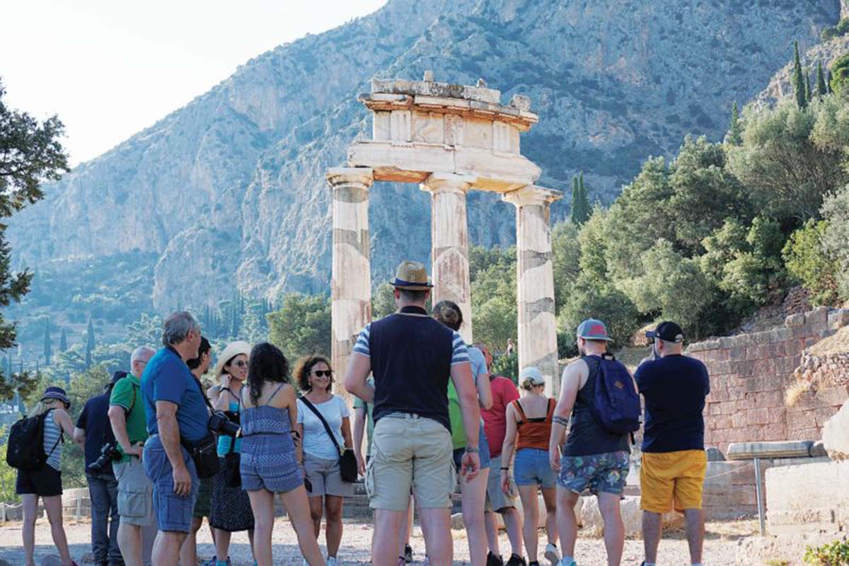 Οι ξεναγοί της χώρας δεν έχουν δουλειά και εκπέμπουν SOS για τον κλάδο τους μετά το χτύπημα της πανδημίας