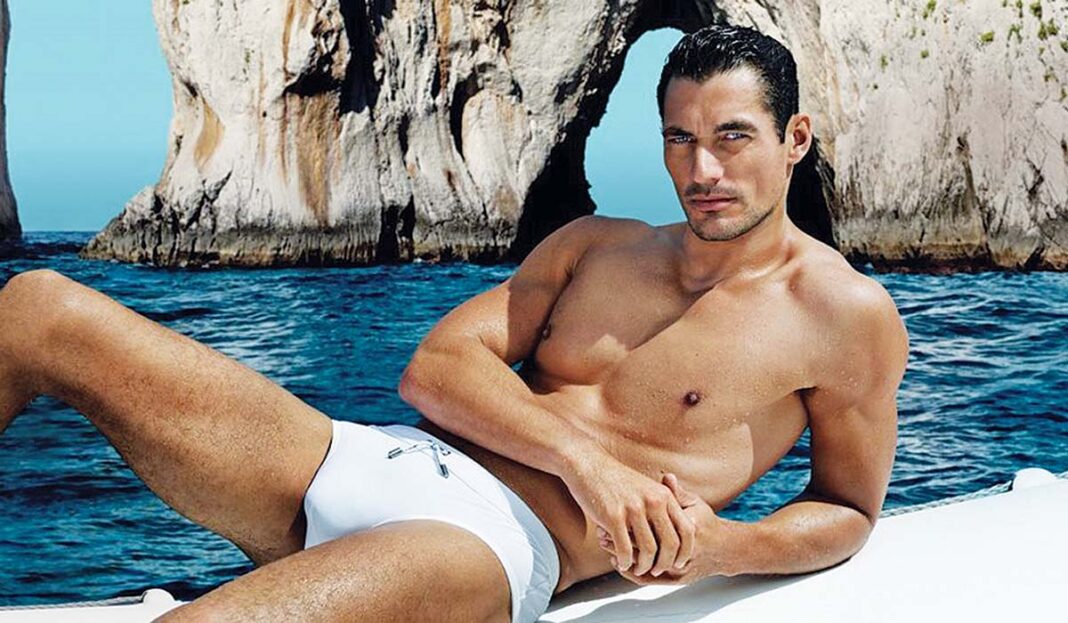 Ο David Gandy, ένας από τους ομορφότερους άντρες στον κόσμο, κάνει διακοπές στη Σύρο