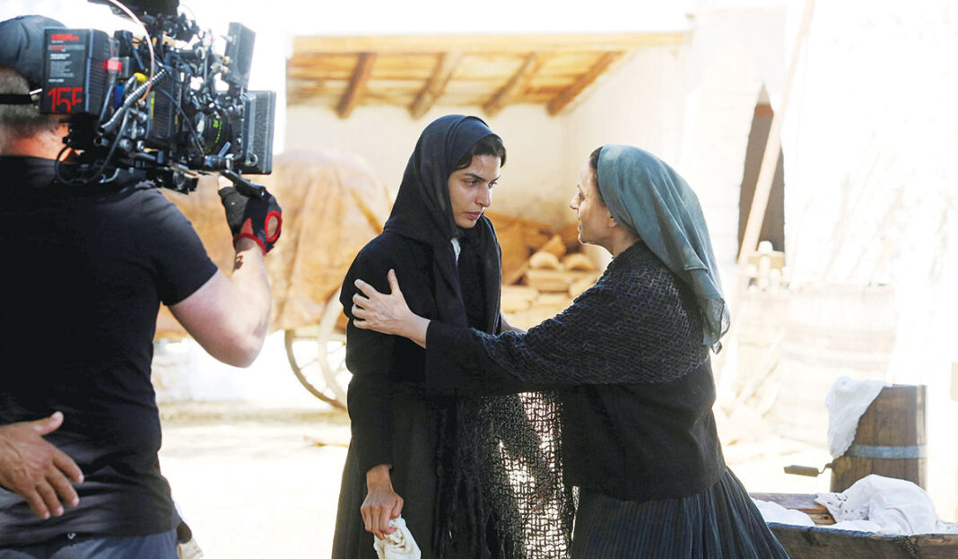 Backstage φωτογραφίες από τα γυρίσματα της ταινίας «Man of God» – Μοναχή «Βούλα» η Τόνια Σωτηροπούλου