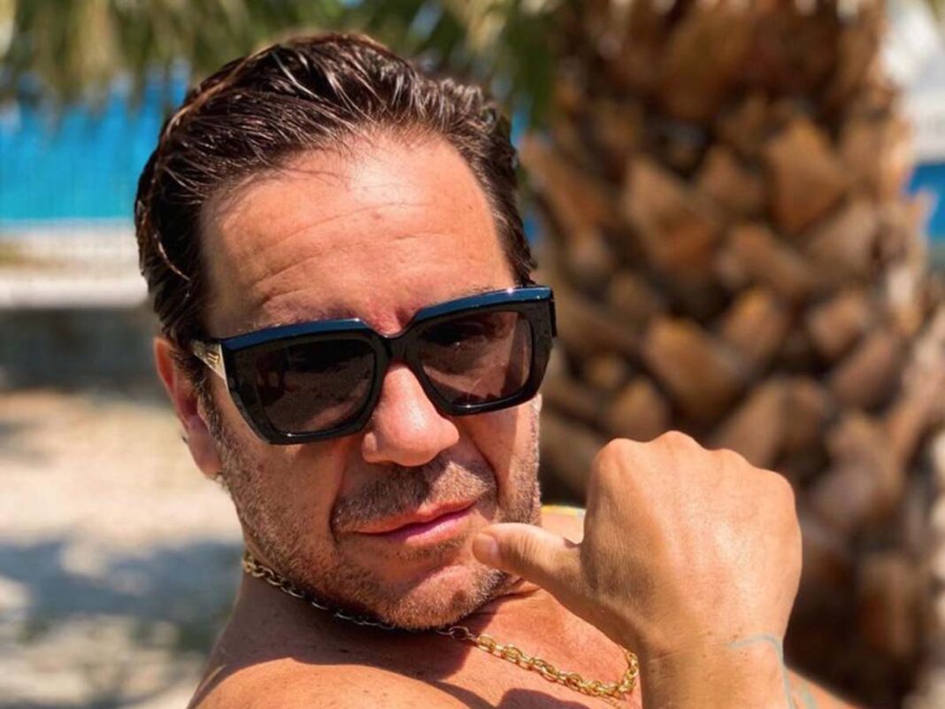 Ο... μανάβης Μαζωνάκης ζαλώθηκε καφάσι με πεσκέσια από φίλους