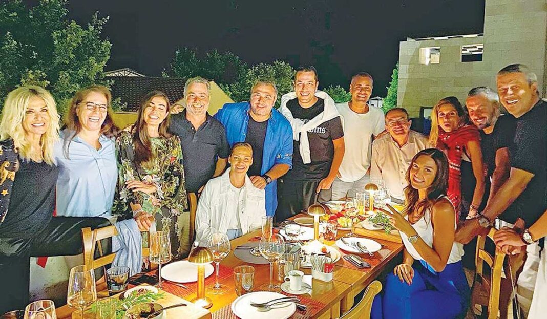 Απόδραση στην Πύλο για δύο superstars! – Η Άννα Βίσση και ο Ρέμος βρέθηκαν στο Costa Navarino