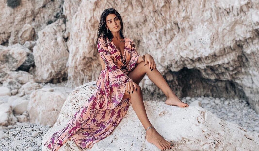 Αξιοθέατο στον Μύρτο και το… Instagram η Μαρία Καζαριάν