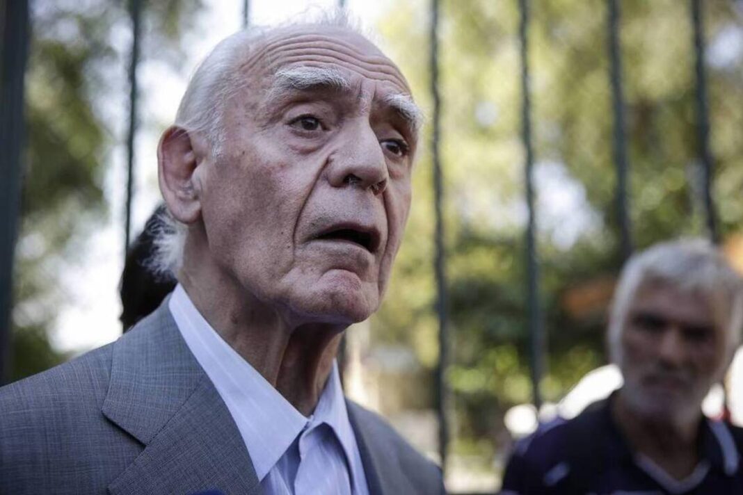 Αγωνία για τον Ακη! Εισήχθη στο Σισμανόγλειο με πνευμονία και πυρετό