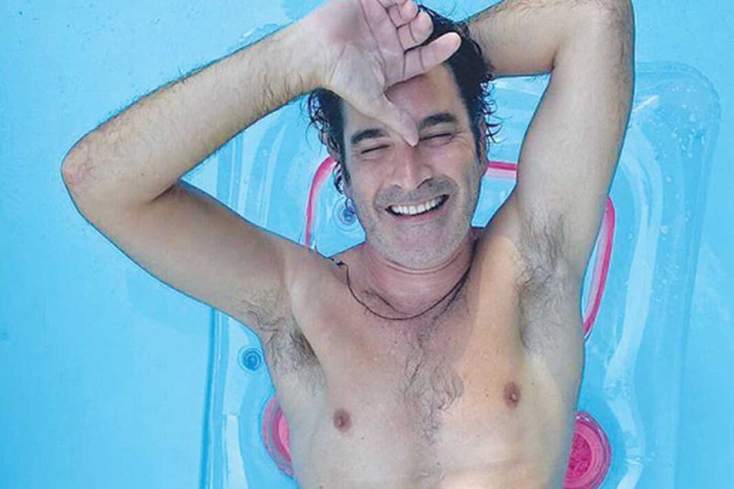 Αδραξε την... πόζα ο Παπακαλιάτης