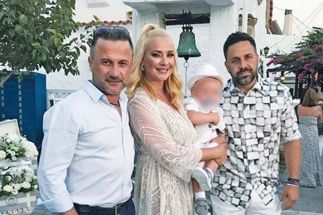 Ο Γιώργος Γιαννιάς και η Ελευθερία Παντελιδάκη βάφτισαν τον γιο τους και το όνομα  αυτού... Αντώνης