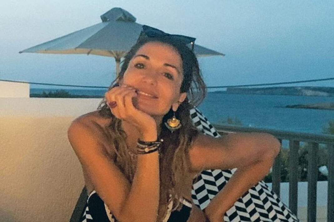Κορμάρα  η Βανδή και  στα 51 της