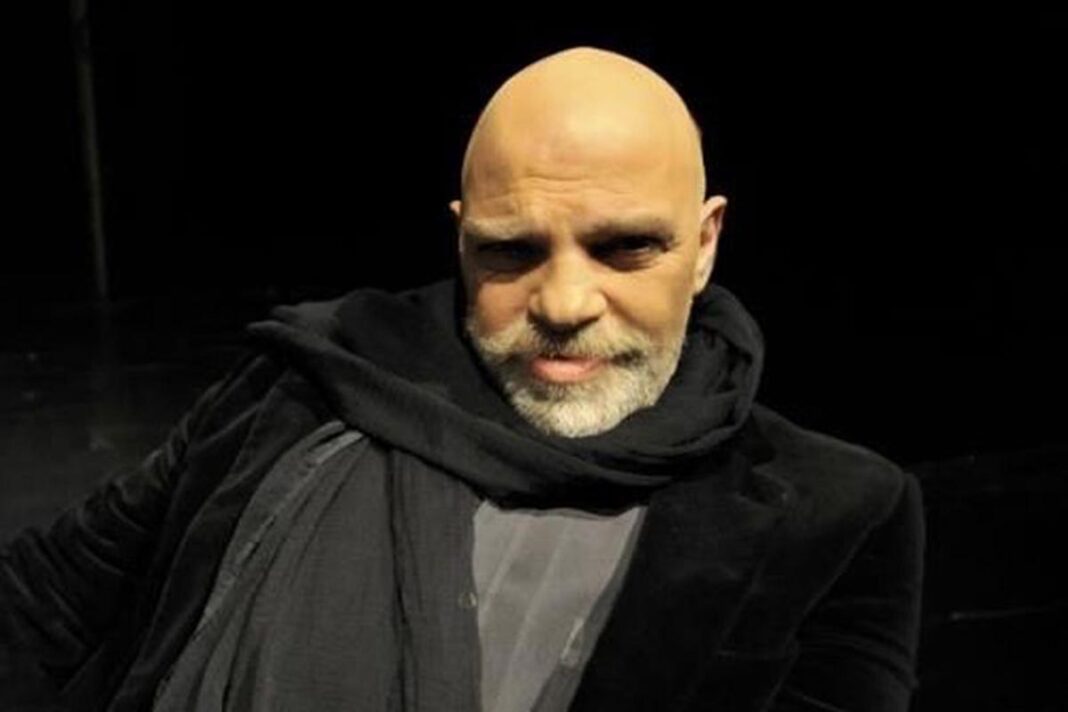 Ο σπουδαίος θεατράνθρωπος Γιώργος Βούρος έφυγε από τη ζωή σε ηλικία 64 ετών νικημένος από τον καρκίνο