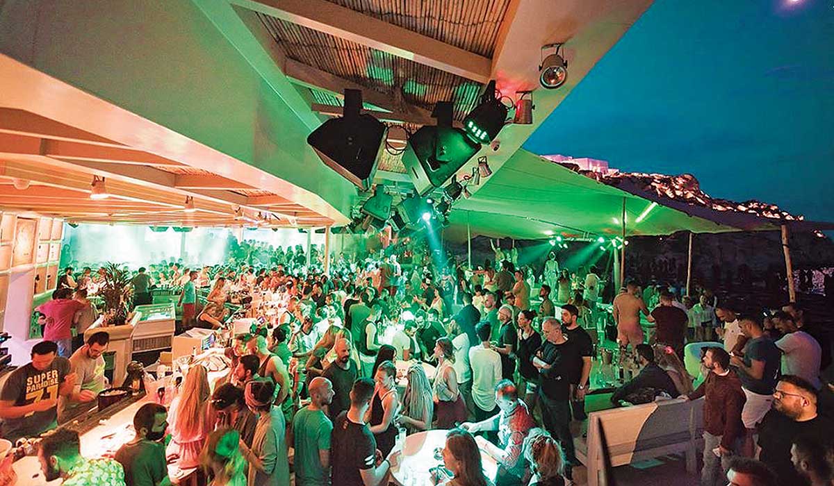 Πάρτι 500 ατόμων στη Μύκονο –  Η Αστυνομία τους ανακάλυψε με drone στη Φτελιά!