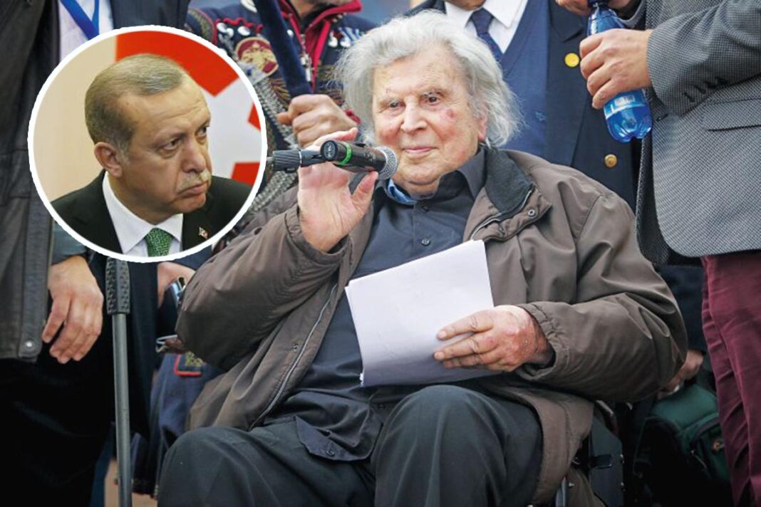 «Πήρε το όπλο» του ο γενναίος Μίκης!