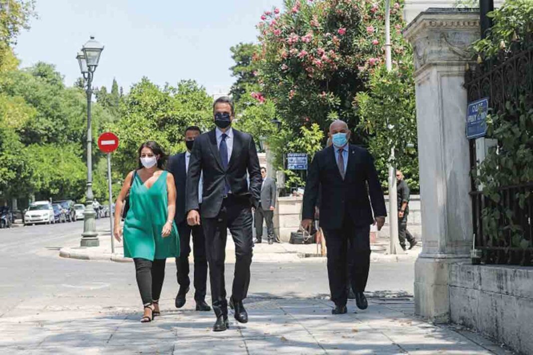 Κινητό, μάσκα & φιλότιμο! Τo διάγγελμα που έγινε τελικά μήνυμα
