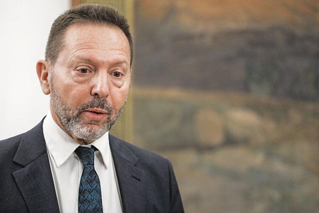 Γυναίκες «αράχνες» με δόλωμα τον... Στουρνάρα