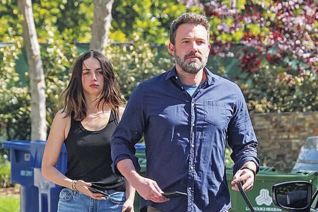 Η Ανα ντε Αρμάς  απαρνείται τον Αφλεκ  για τον Τζέιμς Μποντ