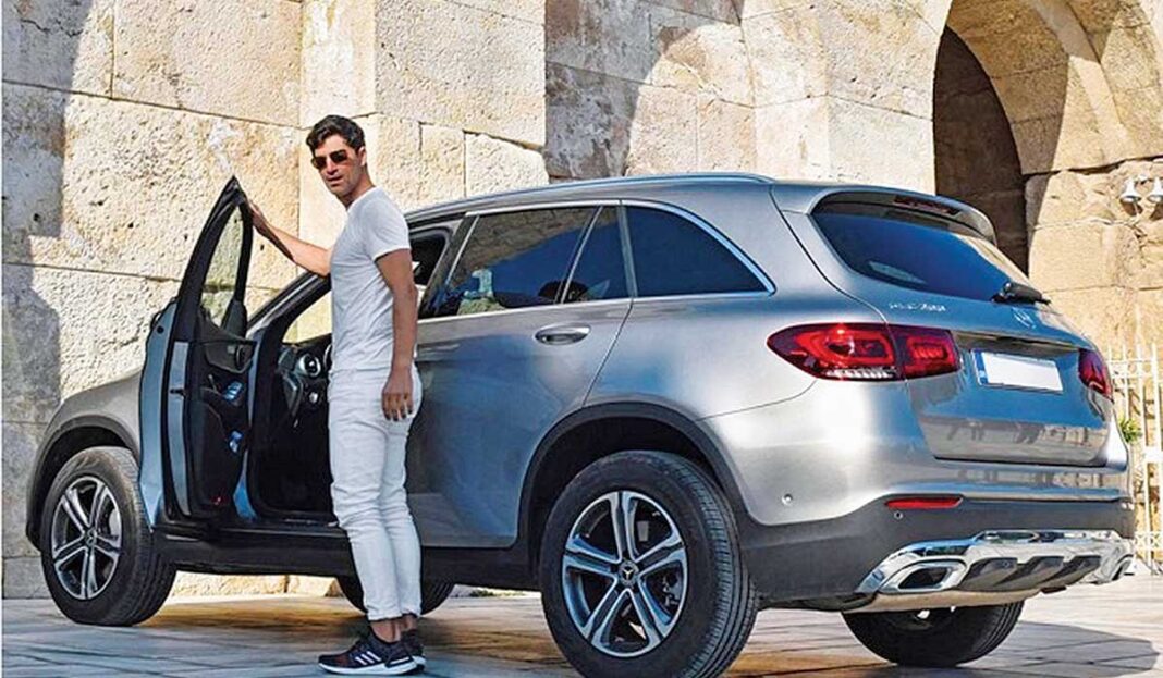 Σάλος για παράνομη διαφήμιση αυτοκινητοβιομηχανίας με πρωταγωνιστή τον Σάκη Ρουβά στο Ηρώδειο