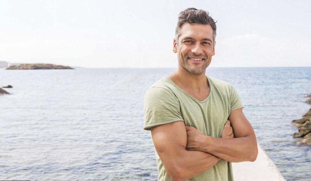 Ο Στέλιος Κρητικός από ποδοσφαιριστής, ηθοποιός και λόγω της πανδημίας του κορωνοϊού και μαραγκός! (video)