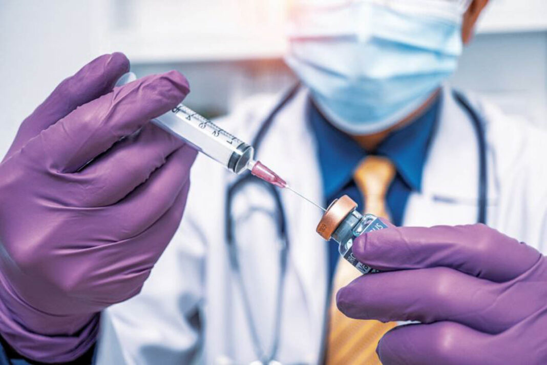 Στις ΗΠΑ αρχίζουν δοκιμές σε 30.000 εθελοντές για να αξιολογηθεί το εμβόλιο της Οξφόρδης