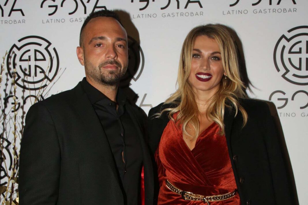 Ερωτευμενάκια η Κωνσταντίνα Σπυροπούλου και o Βασίλης Σταθοκωστόπουλος (video)