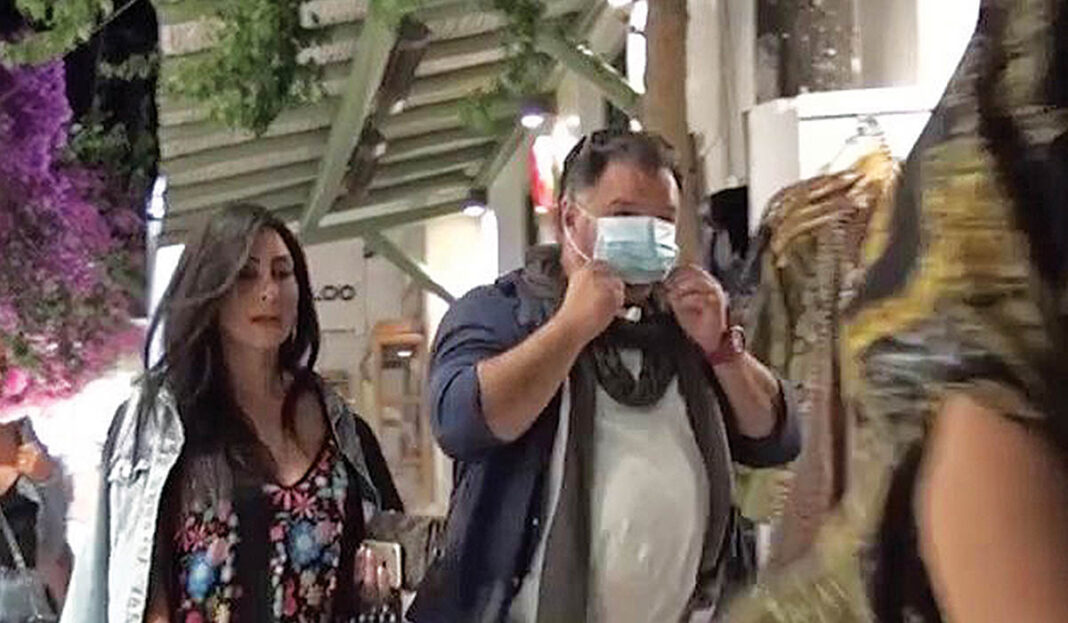 Βόλτες στη Μύκονο για τον Γρηγόρη Αρναούτογλου και την αγαπημένη του Νάνσυ Αντωνίου (video)