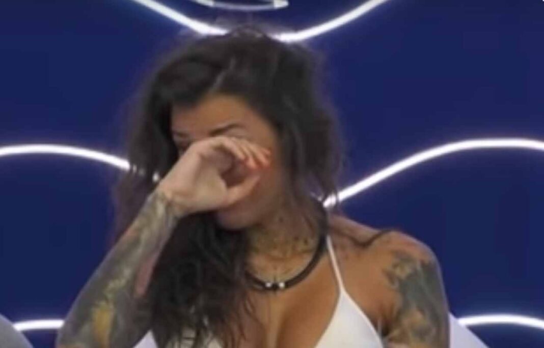 Η Ραμόνα του Big Brother ξέσπασε σε κλάματα όταν αναφέρθηκε στον χαμό της μητέρας της: «Ήθελα περισσότερο χρόνο» (video)