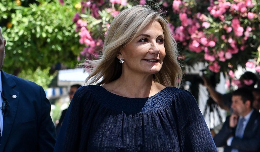 Η Μαρέβα Μητσοτάκη ράβεται για τις χαρές του αδελφού της