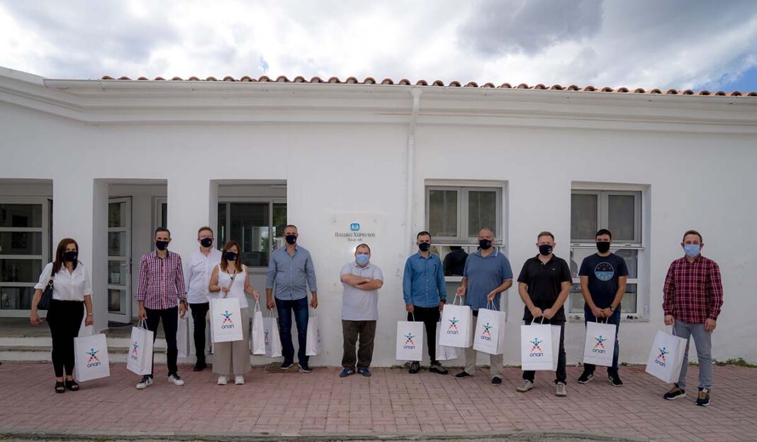 Ο ΟΠΑΠ προσφέρει παπούτσια και χαμόγελα σε παιδιά