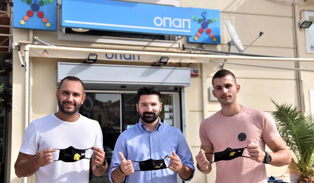 Quiz-έκπληξη στα πρακτορεία ΟΠΑΠ – Απάντησαν σωστά και κέρδισαν μάσκα της αγαπημένης τους ομάδας