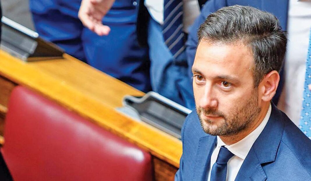 Χαμός στο Δημοτικό Συμβούλιο Πειραιά για τον βουλευτή της ΝΔ Ιωάννη Μελά και το «κατάστημα» ακολασίας