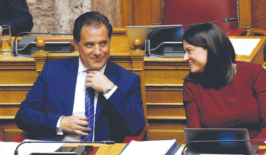 Δείπνο ανεμελιάς για την Νίκη Κεραμέως και τον Άδωνι
