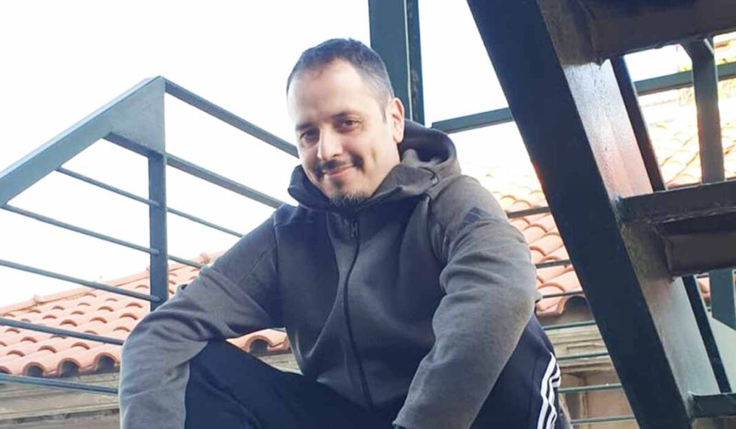 Αλέξανδρος Τσουβέλας: «Ο πατέρας μου από οικοδόμος έγινε παππάς» (video)
