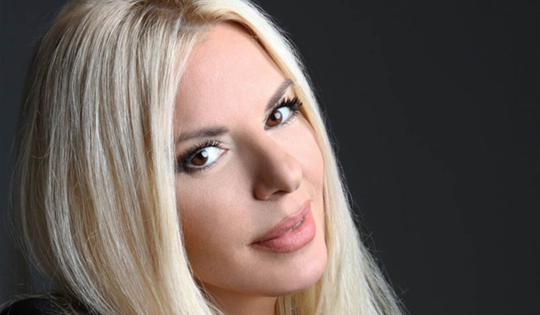 Η Ανvίτα Πάνια έφτιαξε μελομακάρονα που έμοιαζαν με μπιφτέκια