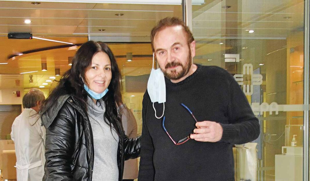 Ο Γονίδης επέστρεψε σπίτι με τη νεογέννητη κόρη του και την γυναίκα του Κατερίνα