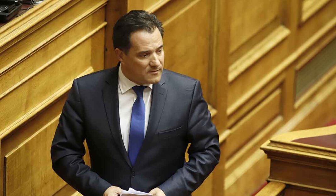 Πανηγύρι με τον Άδωνι και τις φωτογραφίες που τραβούσε ενθουσιασμένος στο Αμπού Ντάμπι!