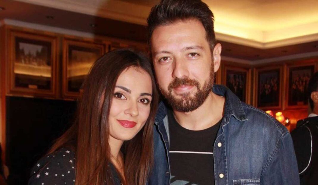 Η έκπληξη της Δαλιάνη και των δύο παιδιών τους στον Μάνο Παπαγιάννη που έκλεισε τα 43!