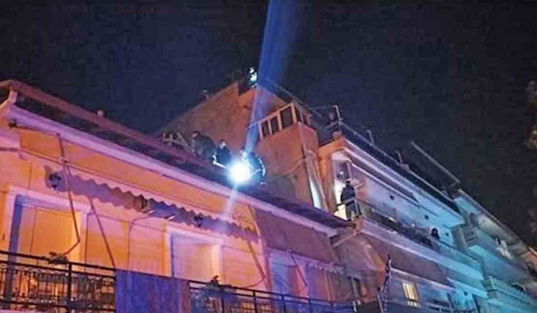 Χαροπαλεύει 18χρονος που έπεσε από μπαλκόνι στην Πτολεμαΐδα!