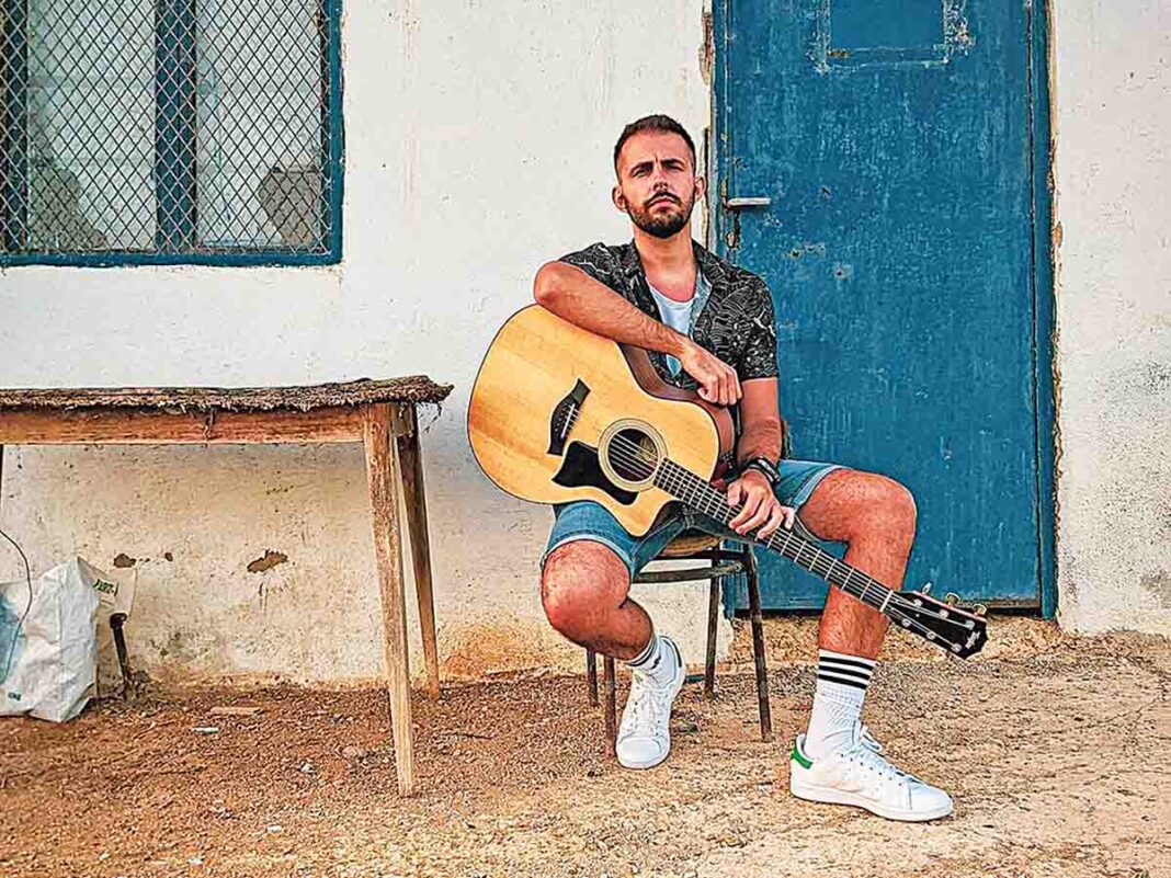 Ο παίκτης του «Voice» Σταύρος Κρητικός μιλά για τη φωτιά που κατέστρεψε το πατρικό του σπίτι