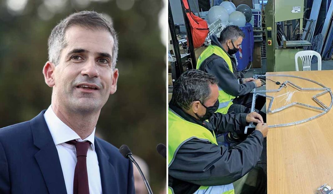 Νέος «περίπατος» σπατάλης: Ο Κώστας Μπακογιάννης διακοσμεί χριστουγεννιάτικα την Αθήνα του lockdown με κόστος χιλιάδων ευρώ!