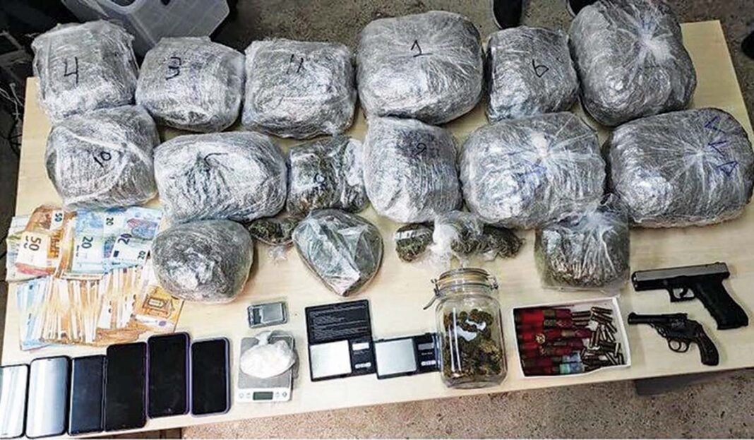 Εξαρθρώθηκε καρτέλ ναρκωτικών με έδρα σχολεία σε Γαλάτσι και Νέα Φιλαδέλφεια