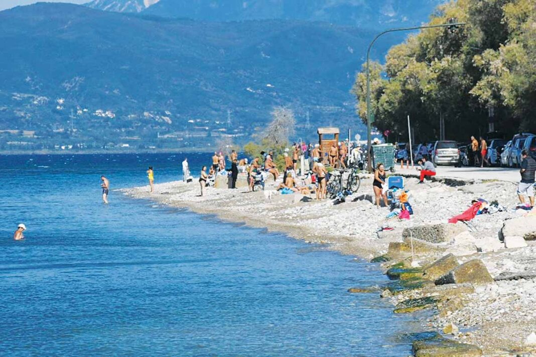 Ποια καραντίνα; «Βούλιαξαν» οι παραλίες το Σαββατοκύριακο!