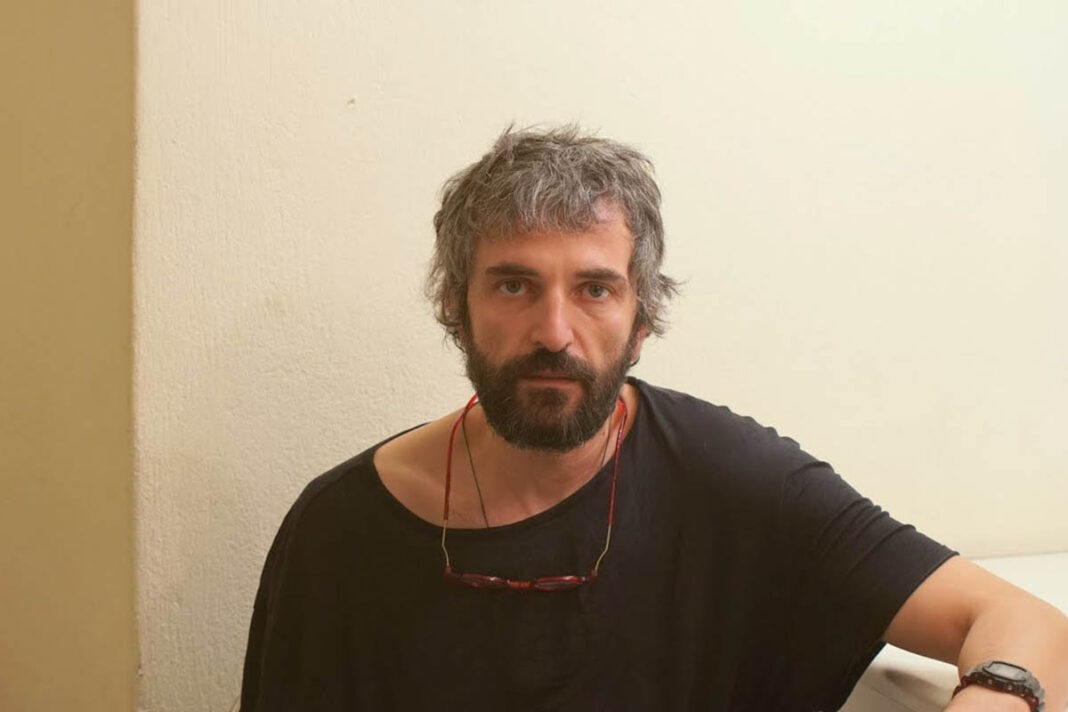 Ο Άρης Σερβετάλης στο κόκκινο χαλί του Χόλιγουντ με την ταινία «Μήλα»
