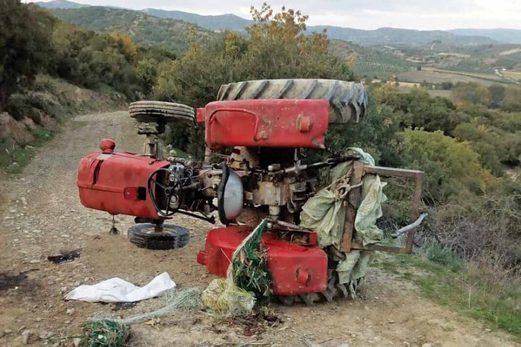 22χρονη καταπλακώθηκε από το τρακτέρ που οδηγούσε ο αδελφός της!