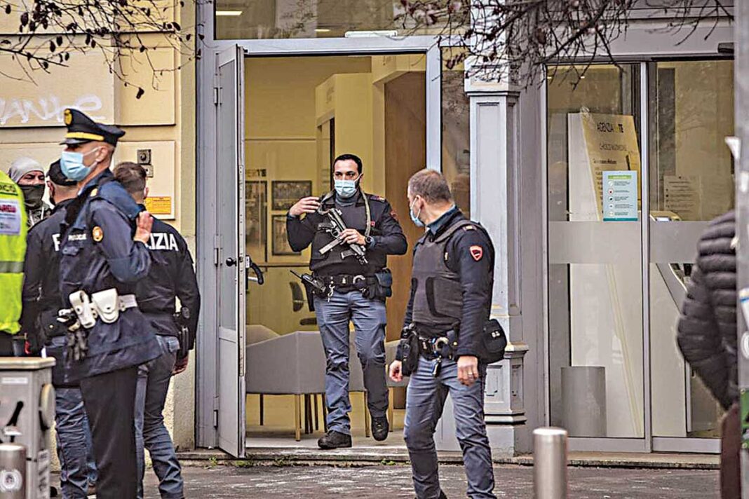 Ληστεία αλά «Casa de papel» σε τράπεζα του Μιλάνου! Την κοπάνησαν από την αποχέτευση