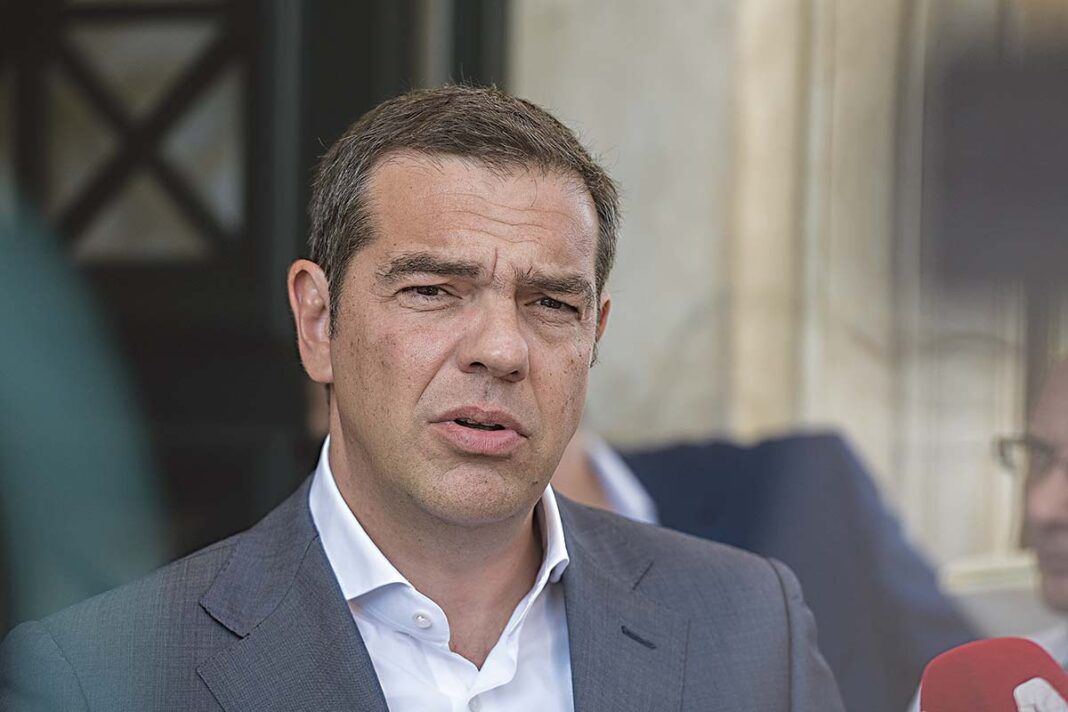 Έξαλλος ο Τσίπρας με την ακύρωση της συζήτησης στη Βουλή για την πανδημία!