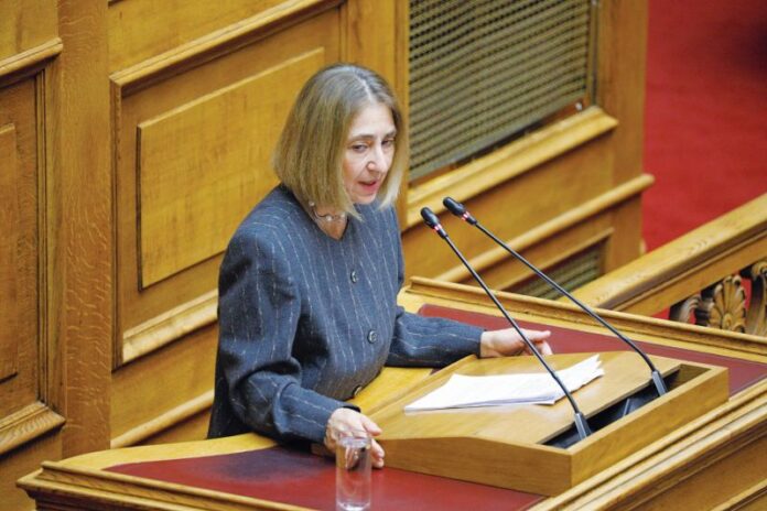 Μαρία Αθανασίου: «Να μη γίνει ο κόσμος πειραματόζωο»