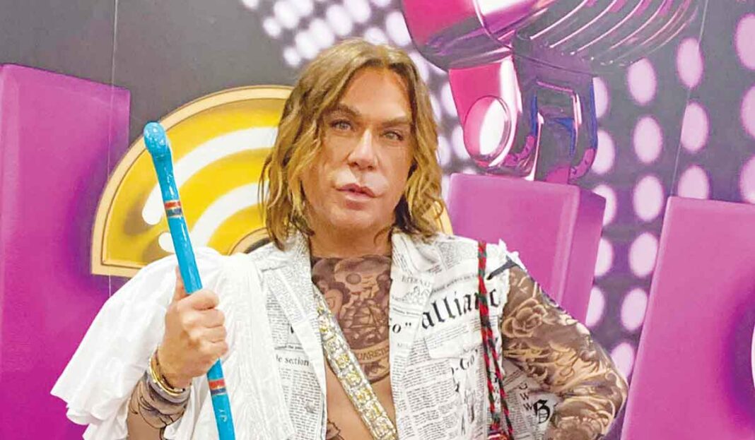 Ο Σαμαράς αποχώρησε από το «J2US», γιατί ξέχασε στίχους του γνωστού τραγουδιού
