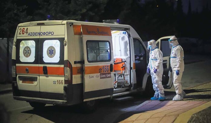 «Κλάταρε» το ΕΚΑΒ! Οδύσσεια 66χρονου με κορονοϊό που μεταφέρθηκε σε ΜΕΘ στην Κόρινθο