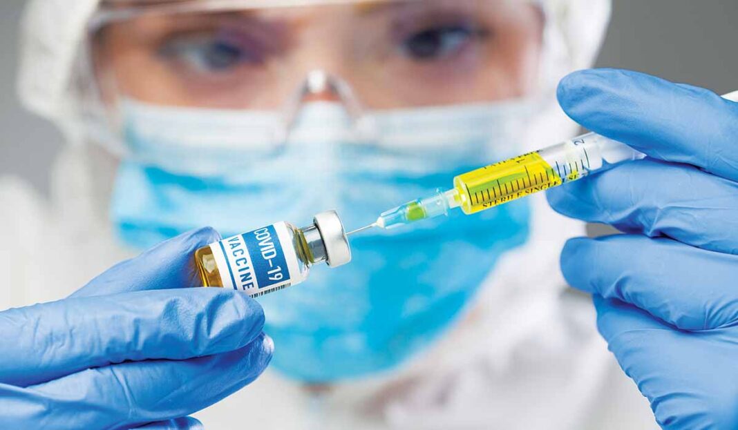 Τρέχει κάτι με το εμβόλιο της Pfizer; Δύο Βρετανοί εμφάνισαν αλλεργική αντίδραση!