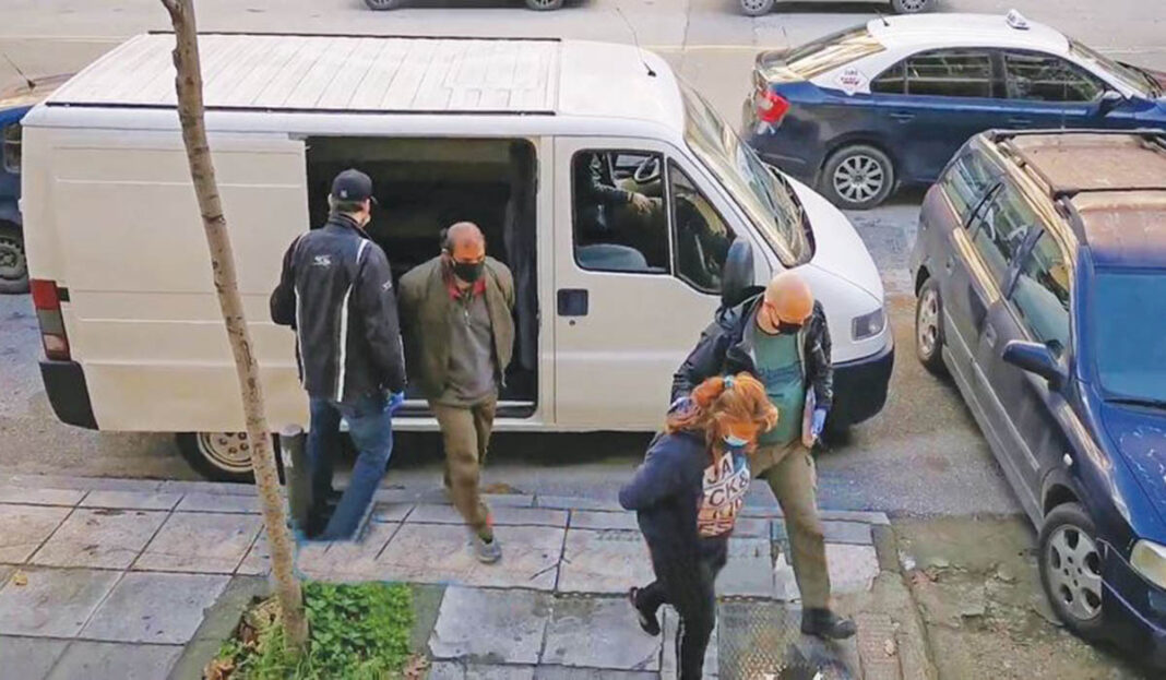 Ανήλικα μαχαίρωσαν και ξυλοκόπησαν μέχρι θανάτου παππού στη Θεσσαλονίκη για να του αρπάξουν... 250 ευρώ