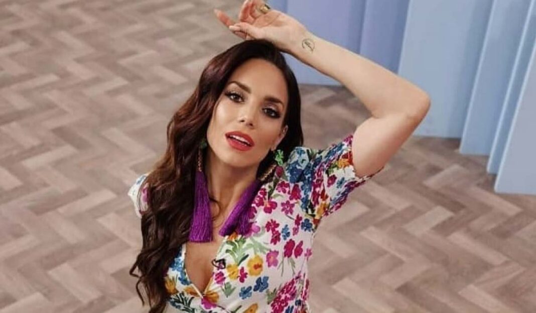 Η Κρυσταλλία Ρήγα ποζάρει με φουσκωμένη κοιλίτσα!