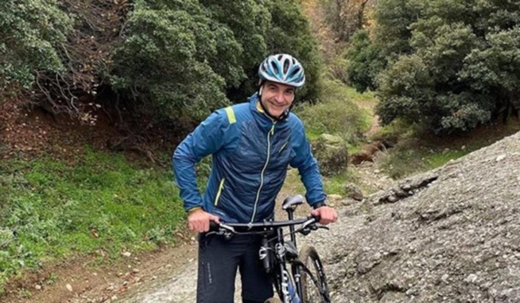 Κυριάκος Μητσοτάκης: Mister Happy Traveller