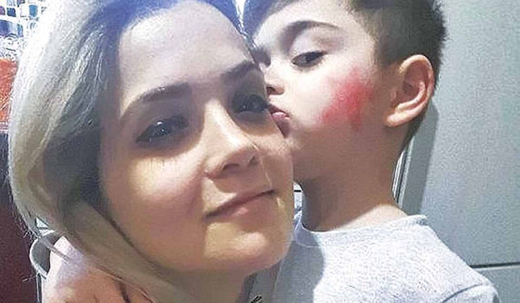 Τουρκάλα νοσοκόμα έχασε την επιμέλεια του παιδιού της λόγω Covid-19