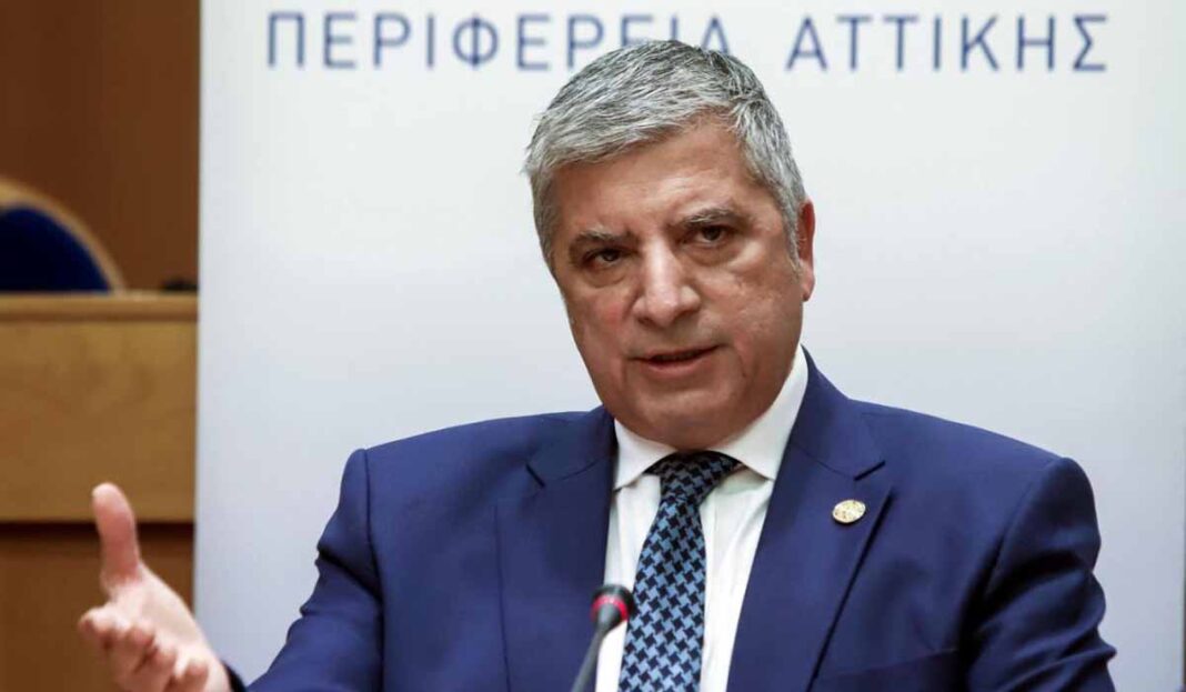 Μάσκα (μόνο) για το show! Η επίσκεψη Πατούλη στη Βαρβάκειο Αγορά